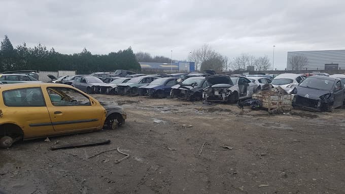 Parc de véhicules hors d'usage chez Etab Richiero, centre agréé à GONFREVILLE L'ORCHER