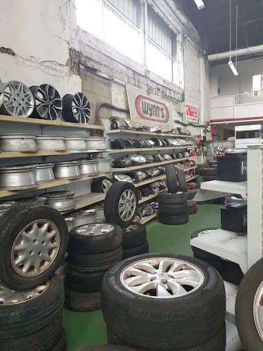 Parc de véhicules hors d'usage chez DAC Dépollution Automobile Chelloise, centre agréé à CHELLES