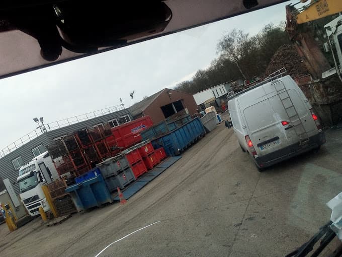 Vue extérieure du centre VHU agréé ARMABESSAIRE RECYCLAGE à PONTAULT-COMBAULT (Seine-et-Marne)