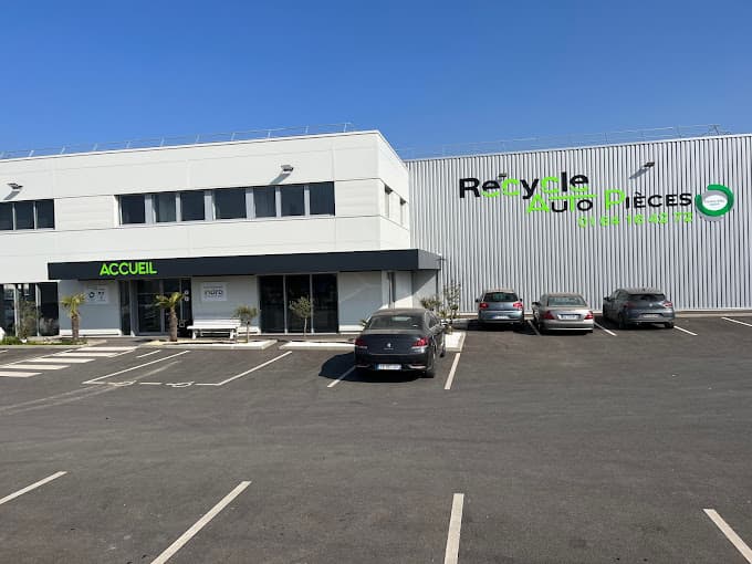 Vue extérieure du centre VHU agréé Recycle Auto Pièces à CHAUMES-EN-BRIE (Seine-et-Marne)