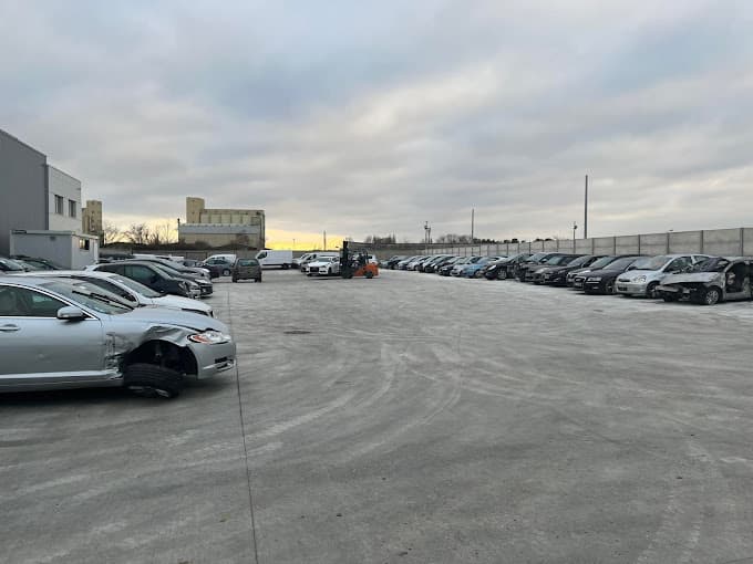 Parc de véhicules hors d'usage chez Recycle Auto Pièces, centre agréé à CHAUMES-EN-BRIE