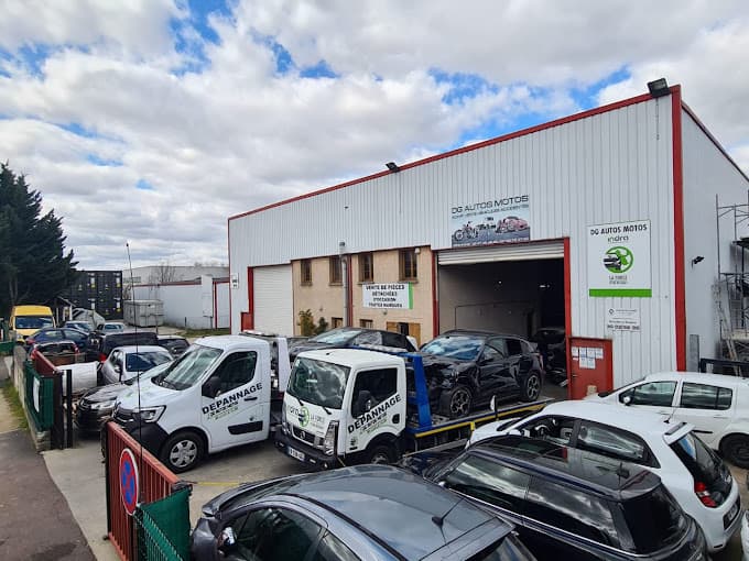 Parc de véhicules hors d'usage chez DG Autos Motos, centre agréé à MITRY-MORY