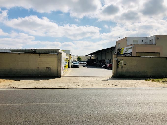 Vue extérieure du centre VHU agréé APS 77 à SAVIGNY-LE-TEMPLE (Seine-et-Marne)