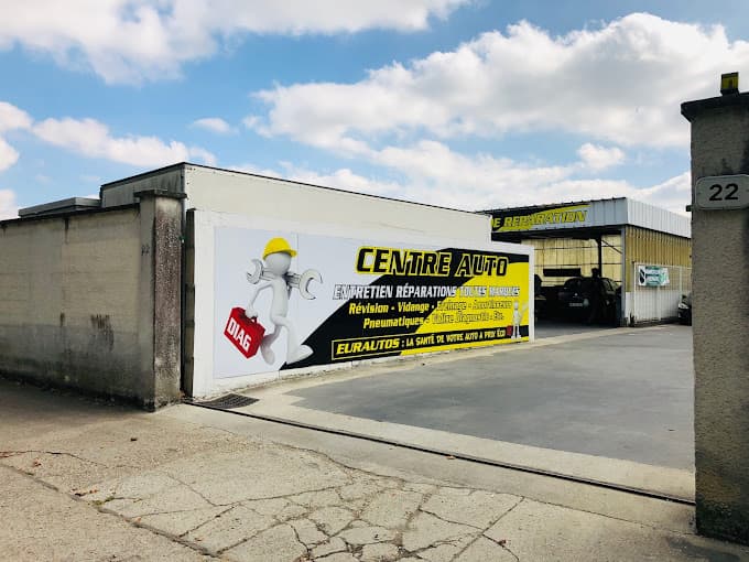 Parc de véhicules hors d'usage chez APS 77, centre agréé à SAVIGNY-LE-TEMPLE