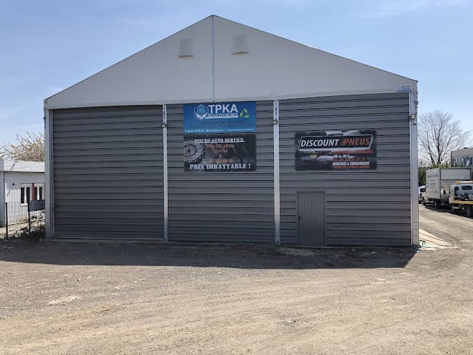 Parc de véhicules hors d'usage chez Transport Tpka, centre agréé à MEAUX