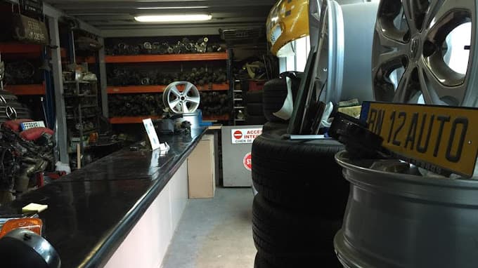 Vue extérieure du centre VHU agréé RN 12 Auto à BAZAINVILLE (Yvelines)