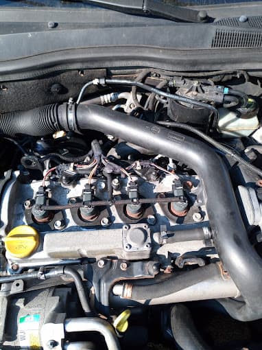 Parc de véhicules hors d'usage chez Rosny Automobiles Pieces, centre agréé à ROSNY-SUR-SEINE