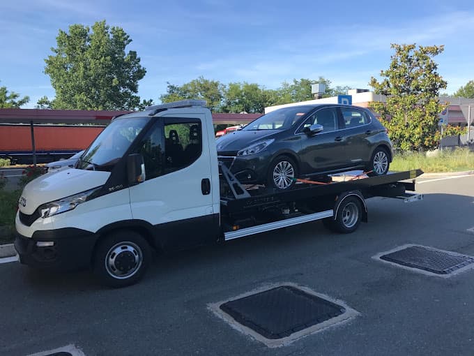 Vue extérieure du centre VHU agréé Centre VHU Agrée - Auto Pièces des Mureaux à LES MUREAUX (Yvelines)