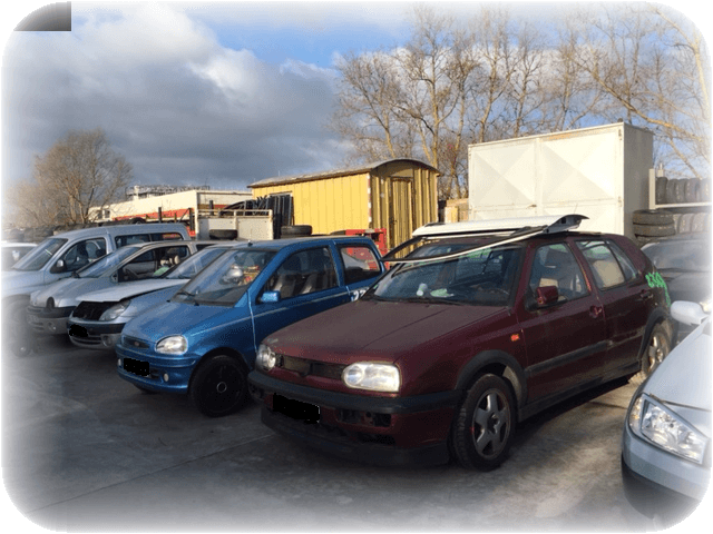 Parc de véhicules hors d'usage chez Auto-Destruction, centre agréé à CARRIERES-SOUS-POISSY
