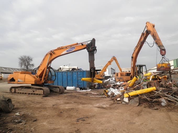 Vue extérieure du centre VHU agréé FER HARRY à GUITRANCOURT (Yvelines)