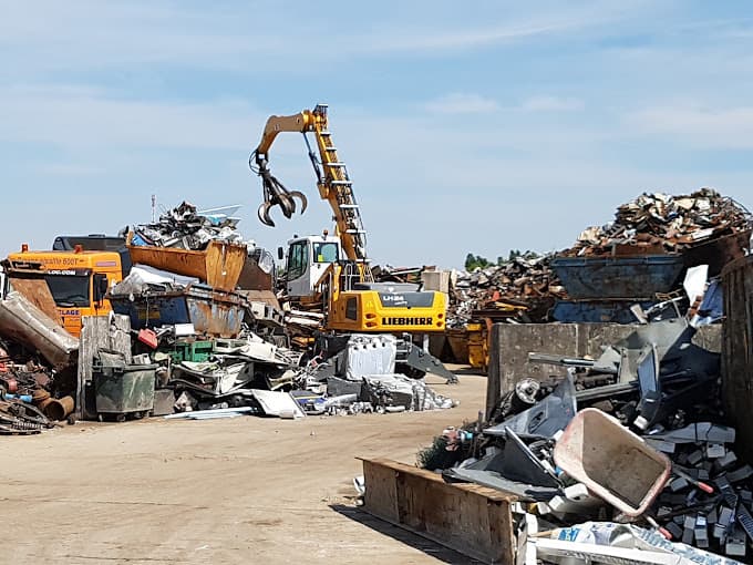 Parc de véhicules hors d'usage chez Sobeloc-Autin, centre agréé à ABLIS