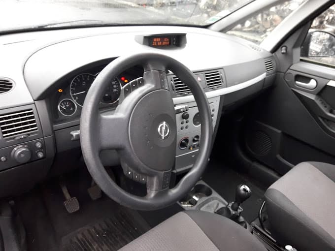 Parc de véhicules hors d'usage chez Déchèterie professionnelle - Brangeon Recyclage, centre agréé à SAINTE-RADEGONDE