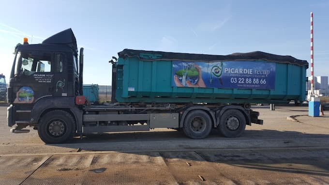 Vue extérieure du centre VHU agréé Picardie Récup à NESLE (Somme)