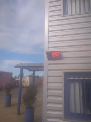 Parc de véhicules hors d'usage chez Picardie Récup, centre agréé à NESLE