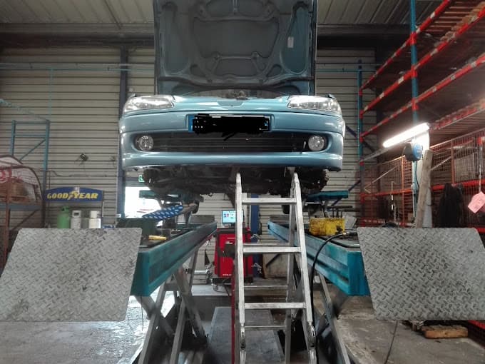 Parc de véhicules hors d'usage chez PREFERENCE RECYCLAGE AXIOMAUTO, centre agréé à AMIENS