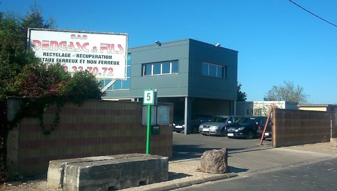 Parc de véhicules hors d'usage chez SAS Guy Dengasc Et Fils, centre agréé à COUFOULEUX