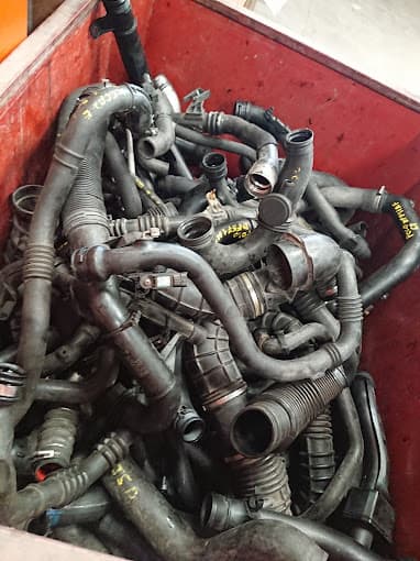 Parc de véhicules hors d'usage chez Casse Auto CTL, centre agréé à GRAULHET