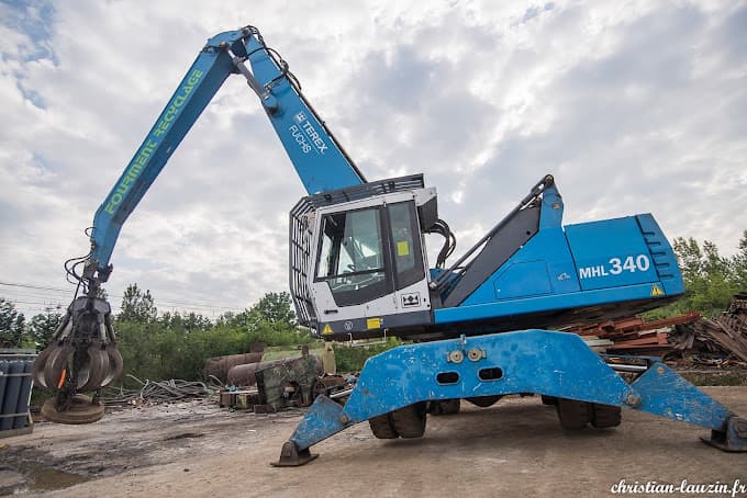 Vue extérieure du centre VHU agréé FOURMENT RECYCLAGE à LA VILLE-DIEU-DU-TEMPLE (Tarn-et-Garonne)
