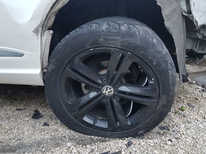 Vue extérieure du centre VHU agréé Casse Auto Fieschi à HYERES (Var)