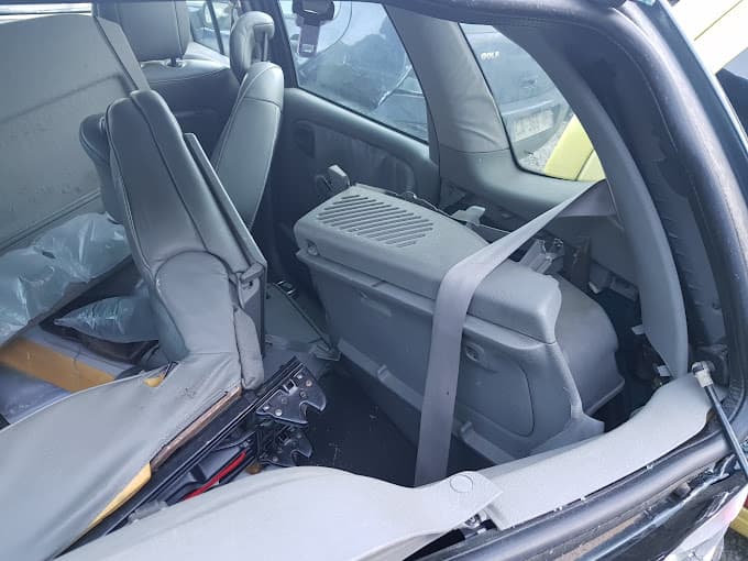 Parc de véhicules hors d'usage chez Casse Auto Fieschi, centre agréé à HYERES