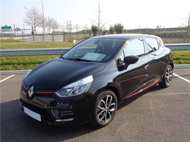 Parc de véhicules hors d'usage chez CASSE AUTO GP AUTO, centre agréé à LA FARLEDE