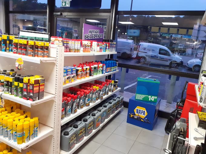 Parc de véhicules hors d'usage chez 2315 Chem. de Saint-Bernard, centre agréé à VALLAURIS