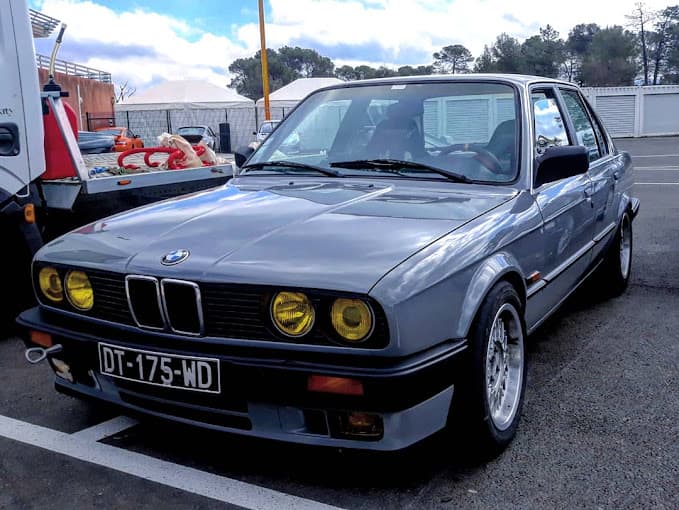 Vue extérieure du centre VHU agréé Adms Casse Auto à FLASSANS-SUR-ISSOLE (Var)