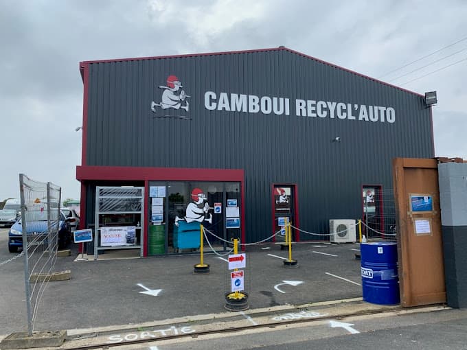 Parc de véhicules hors d'usage chez Camboui Recycl'Auto Sarl, centre agréé à FONTENAY-LE-COMTE