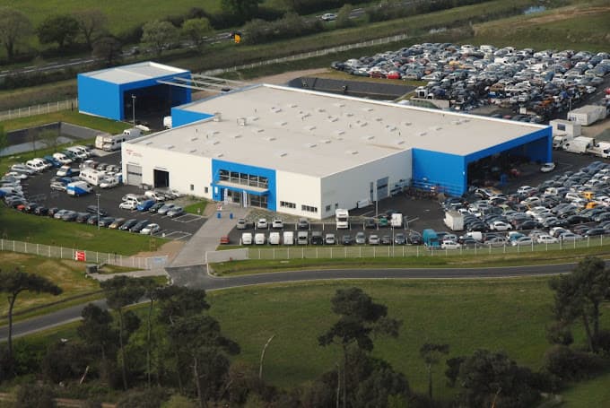 Vue extérieure du centre VHU agréé Billaud Pièces & Autos à TALMONT-SAINT-HILAIRE (Vendée)