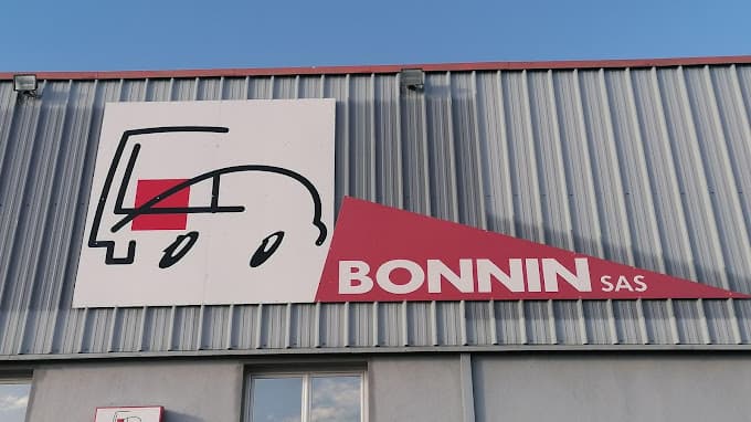 Vue extérieure du centre VHU agréé BONNIN SAS à MIGNE-AUXANCES (Vienne)