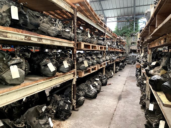 Parc de véhicules hors d'usage chez Boisseau Pièces Auto, centre agréé à SAINT-GERVAIS-LES-TROIS-CLOCHERS