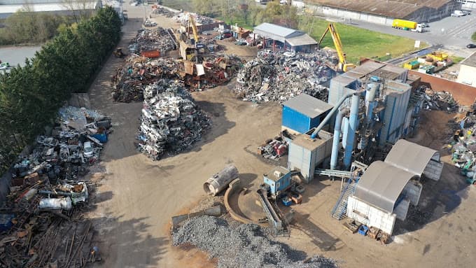 Vue extérieure du centre VHU agréé SIRMET TRANSPORT LOGISTIQUE à BOULAZAC ISLE MANOIRE (Haute-Vienne)