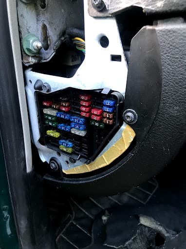 Parc de véhicules hors d'usage chez Azur Auto s.a.s., centre agréé à FEYTIAT