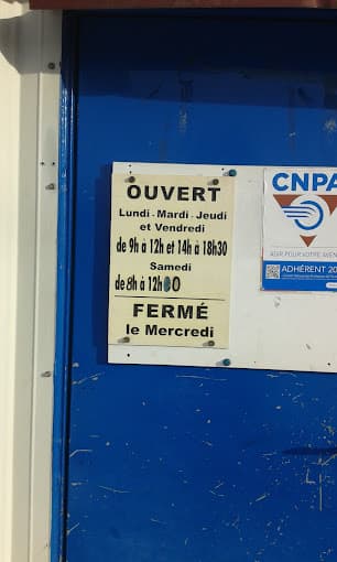 Parc de véhicules hors d'usage chez Dérapage Pièces Automobiles, centre agréé à SAULCY-SUR-MEURTHE