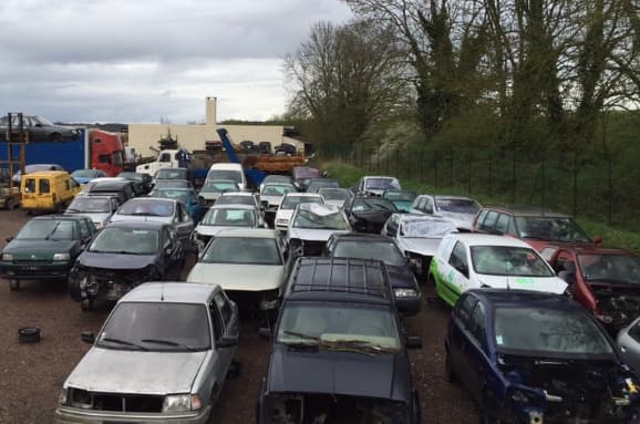 Parc de véhicules hors d'usage chez AutoDag - RecyDag - Achat fers métaux, centre agréé à AVALLON