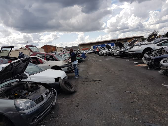 Parc de véhicules hors d'usage chez ALLO CASSE AUTO, centre agréé à ATHIS-MONS
