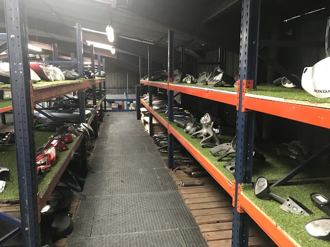 Vue extérieure du centre VHU agréé Société d'Exploitation de Véhicules Accidentés à LONGJUMEAU (Essonne)