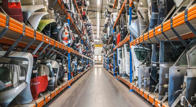 Parc de véhicules hors d'usage chez La Pièce Automobile, centre agréé à BRETIGNY-SUR-ORGE