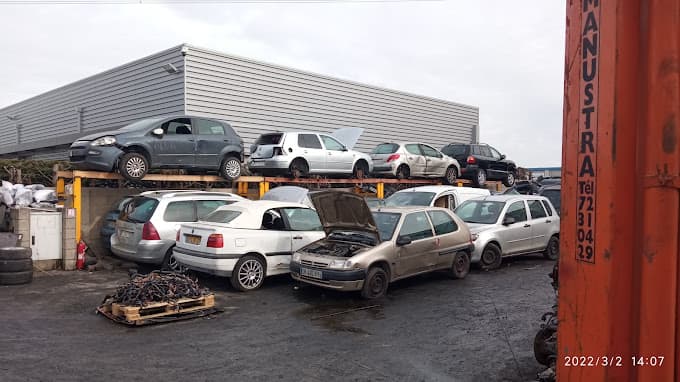 Parc de véhicules hors d'usage chez Autodrome N20, centre agréé à AVRAINVILLE