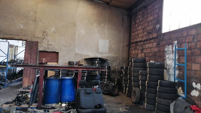 Parc de véhicules hors d'usage chez LA CASSE AUTO, centre agréé à DOURDAN