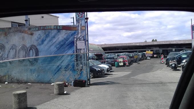 Vue extérieure du centre VHU agréé GIA CASS'2000 à LA COURNEUVE (Seine-Saint-Denis)