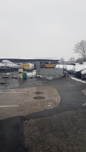 Parc de véhicules hors d'usage chez GIA CASS'2000, centre agréé à LA COURNEUVE