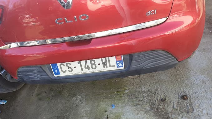 Parc de véhicules hors d'usage chez Spra, centre agréé à DRANCY