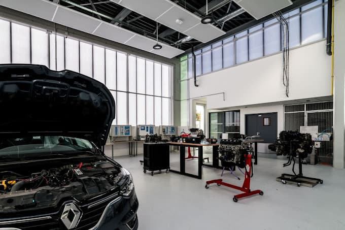 Vue extérieure du centre VHU agréé AFORPA CFA Jean Claude Andrieu à SAINT-MAURICE (Val-de-Marne)