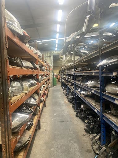 Parc de véhicules hors d'usage chez SEA Société d'Exploitation Automobile, centre agréé à HERBLAY-SUR-SEINE