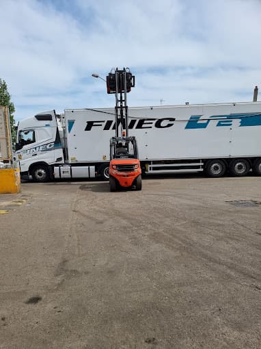 Parc de véhicules hors d'usage chez Multimetal, centre agréé à MERY-SUR-OISE
