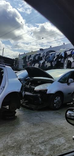 Vue extérieure du centre VHU agréé Garage Universel Auto Pièces à GROSLAY (Val-d'Oise)