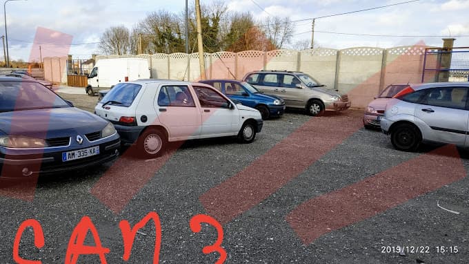 Parc de véhicules hors d'usage chez Garage Universel Auto Pièces, centre agréé à GROSLAY